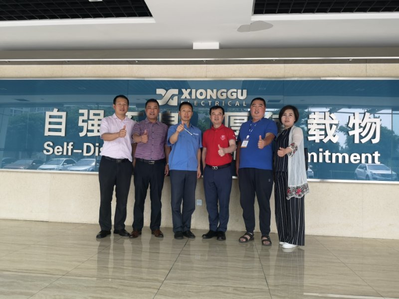 管道自动焊接机生产厂家领导接待牛商汇相关领导